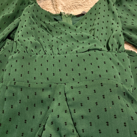 Trixxi Long Sleeve Green Dress - Picture 5 of 7